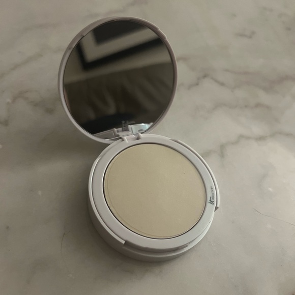 iT Cosmetics - Bye Bye Pores Translucent Powder - Picture 3 of 3